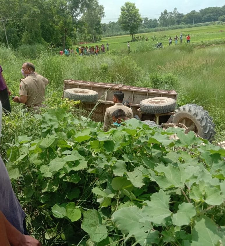 Driver dies after tractor overturns