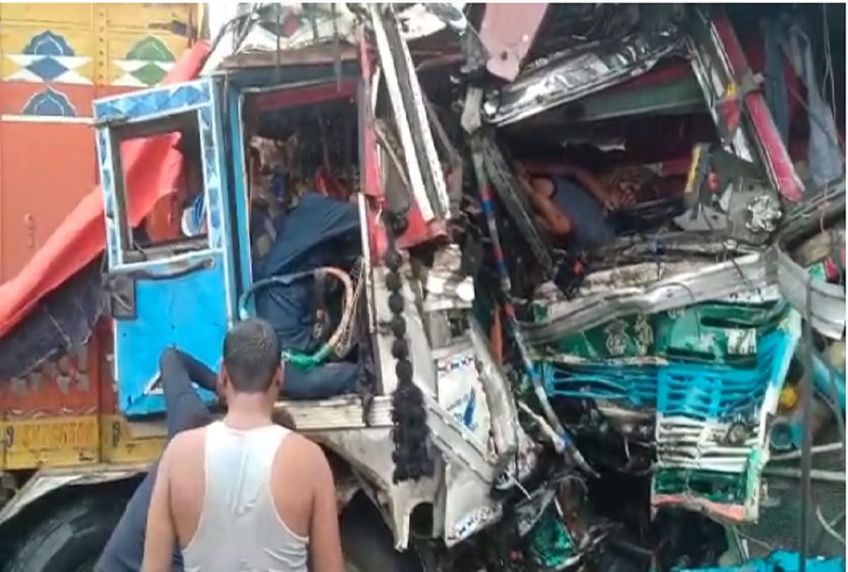 collision between two truks three man seriously injured lon jam on gwalior kanpur highway