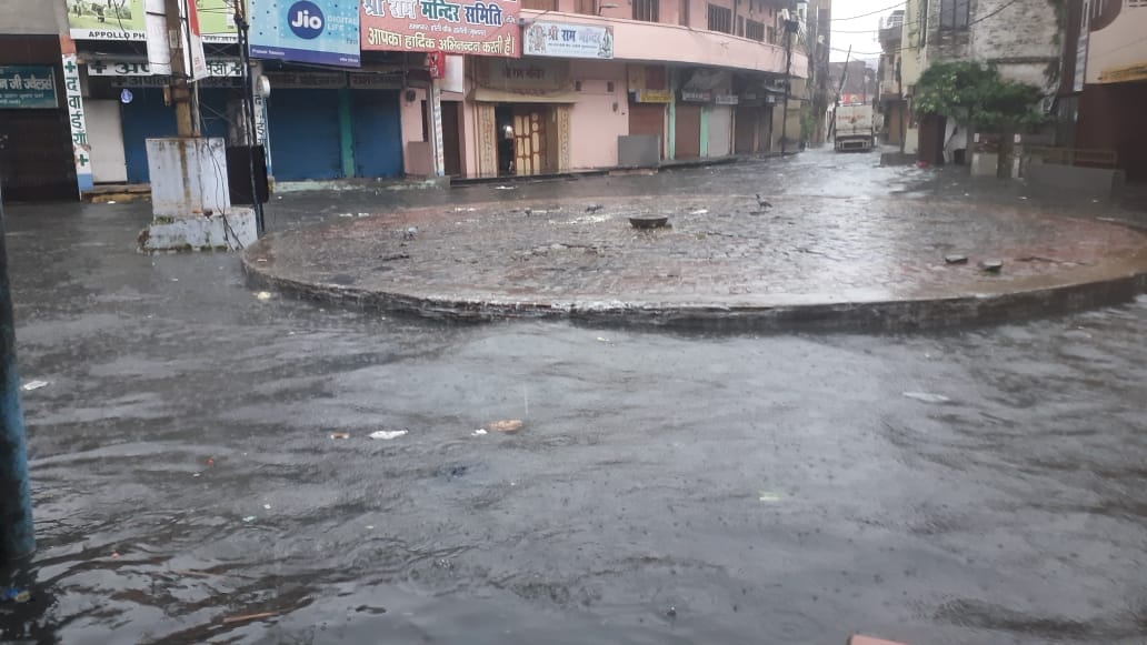 Khatauli became an island due to rain
