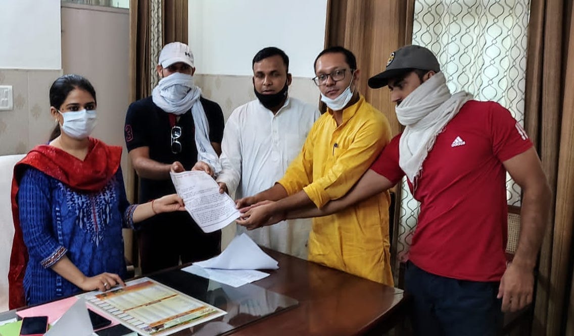 Congress workers submitted memorandum to DM