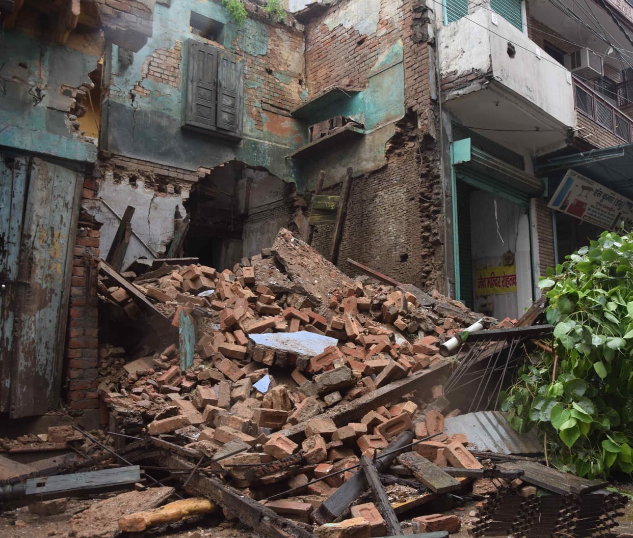 Two-storey house collapsed during rain in trunk street