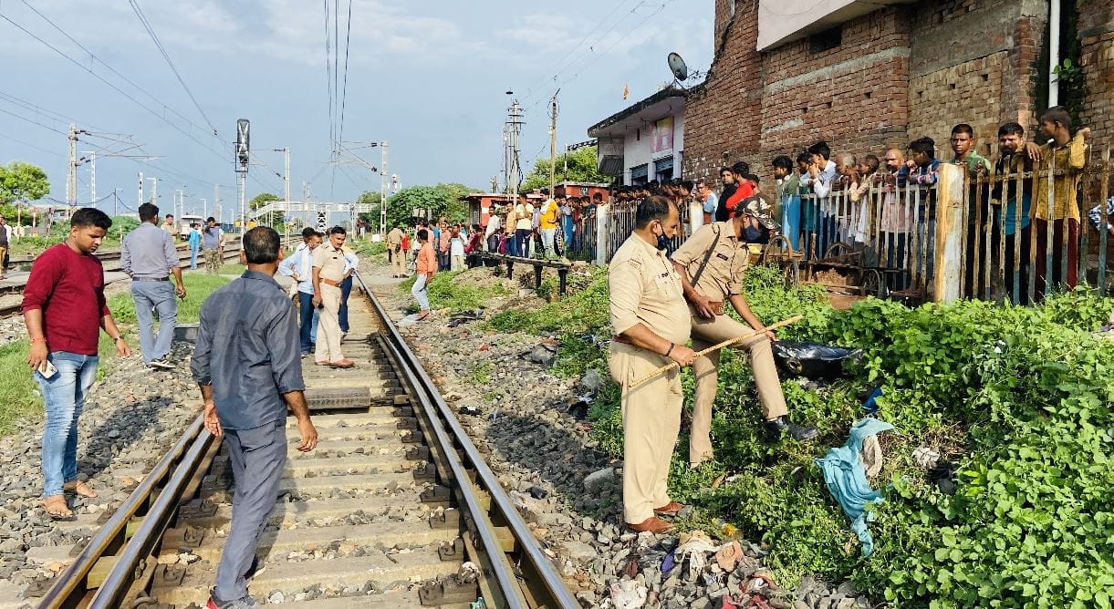 criminals throw man out of running train in chandauli while they fail to snatch his mobile while going from ghaziabad to patna