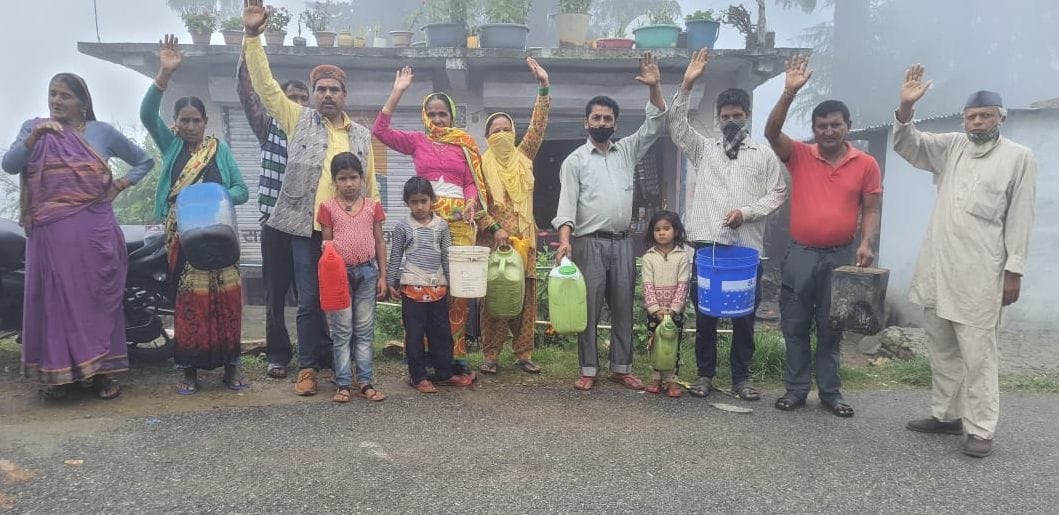 Villagers demonstrated with empty utensils in Gallagaon