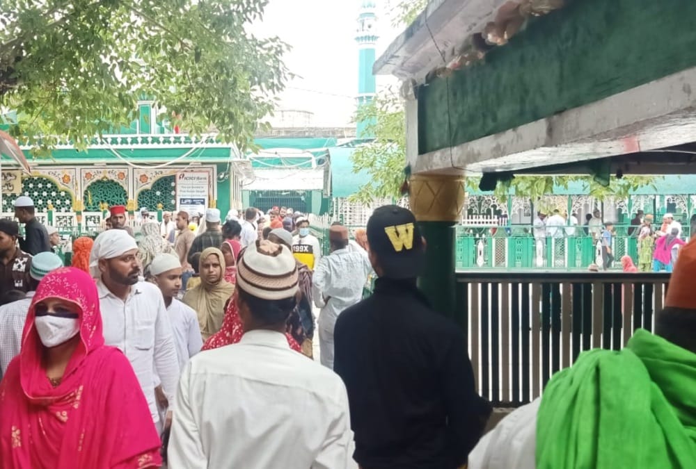 Roorkee news: Jayrin huge crowd in piran kaliyar  after three month During covid 19