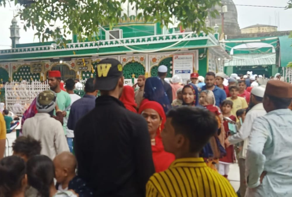 Roorkee news: Jayrin huge crowd in piran kaliyar  after three month During covid 19