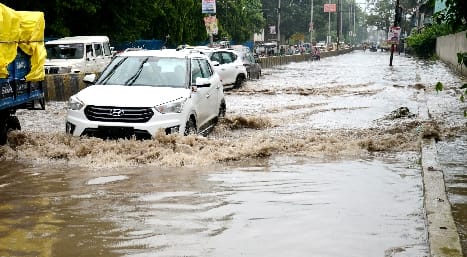 The rain spoiled the city's knee-deep water on Hulia Fort Road