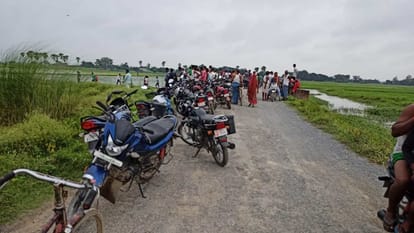 Lover couple dead body found floating in ganga and another youth body found in pond in chandauli