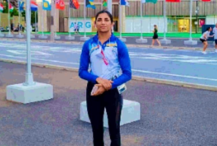 Family members of Boxer Simranjit Kaur of Ludhiana Pray for her win in Tokyo Olympic