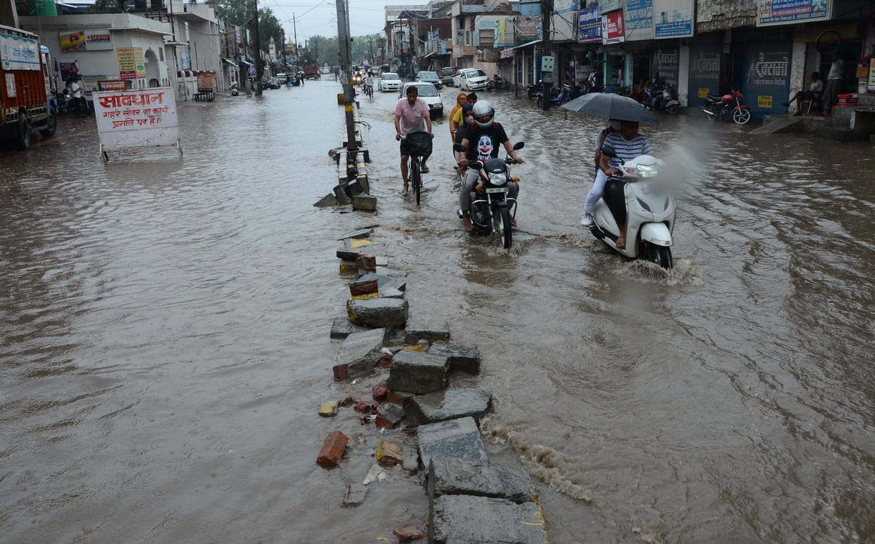 30 mm rain in Bhiwani, water overflow