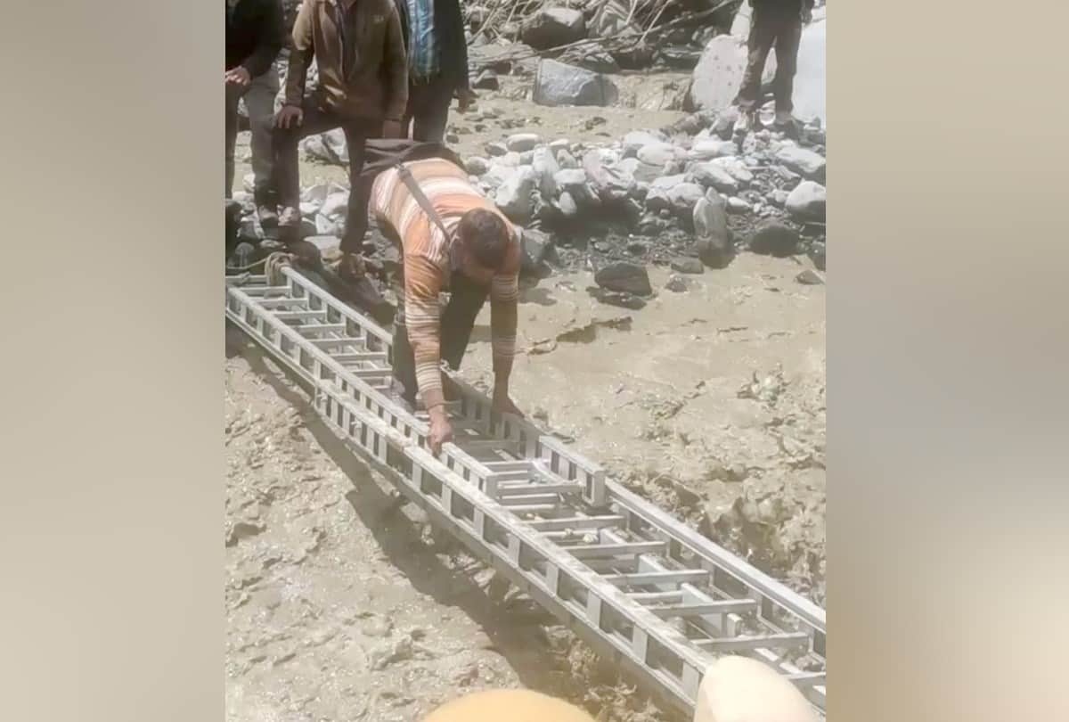 flash flood cloudburst himachal news: lahaul cloudburst rescue lahaul flash flood rescue brahma ganga kullu flash flood rescue kullu brahma ganga cloudburst rescue news