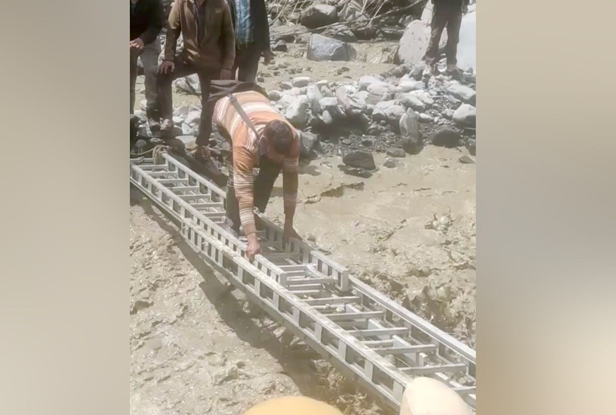 flash flood cloudburst himachal news: lahaul cloudburst rescue lahaul flash flood rescue brahma ganga kullu flash flood rescue kullu brahma ganga cloudburst rescue news