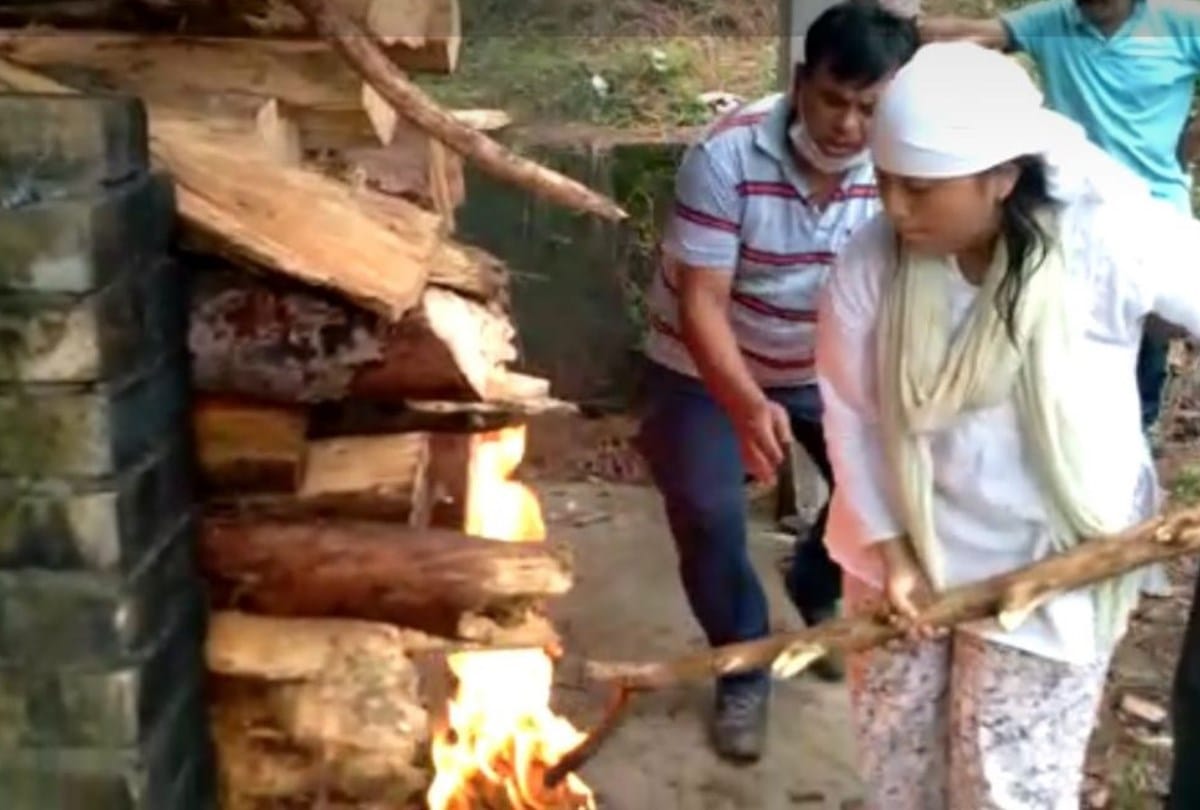 Daughter light father pyre in Chamba Himachal Pradesh