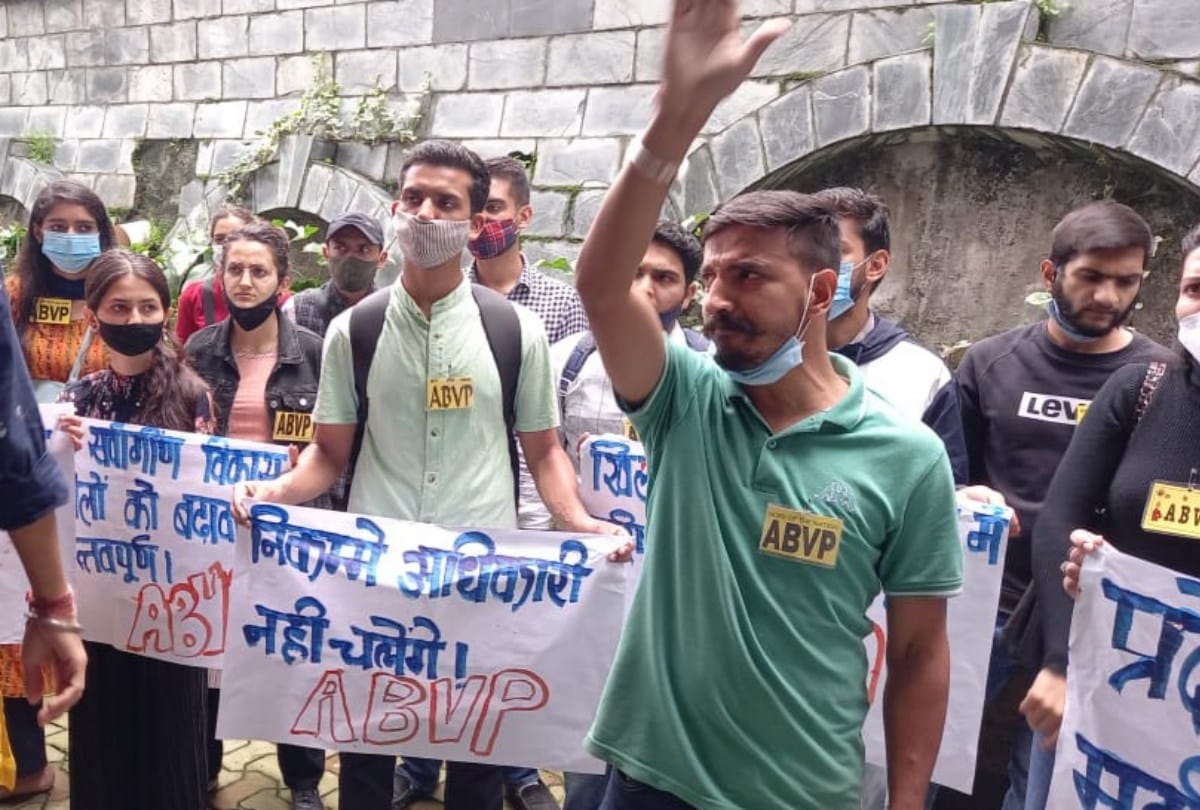 ABVP workers gherao education directorate himachal pradesh