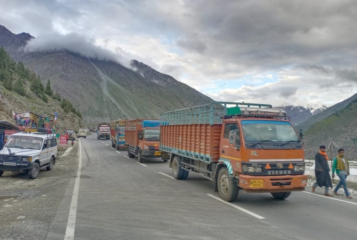 flash flood cloudburst himachal news: 185 tourists and local residents stranded in lahaul due to flash flood and cloudburst in lahaul himachal pradesh Dc seeks helicopter