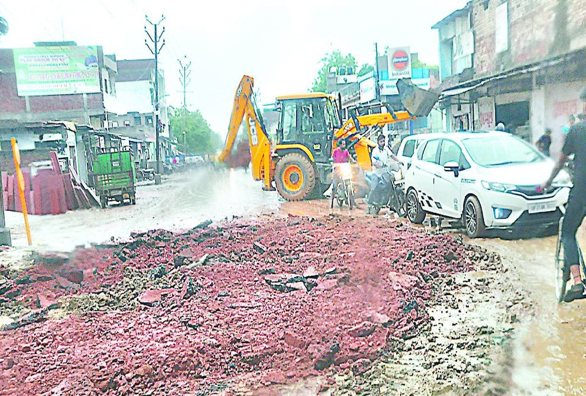 Rain In Agra Roads Damage Accident On Bodla