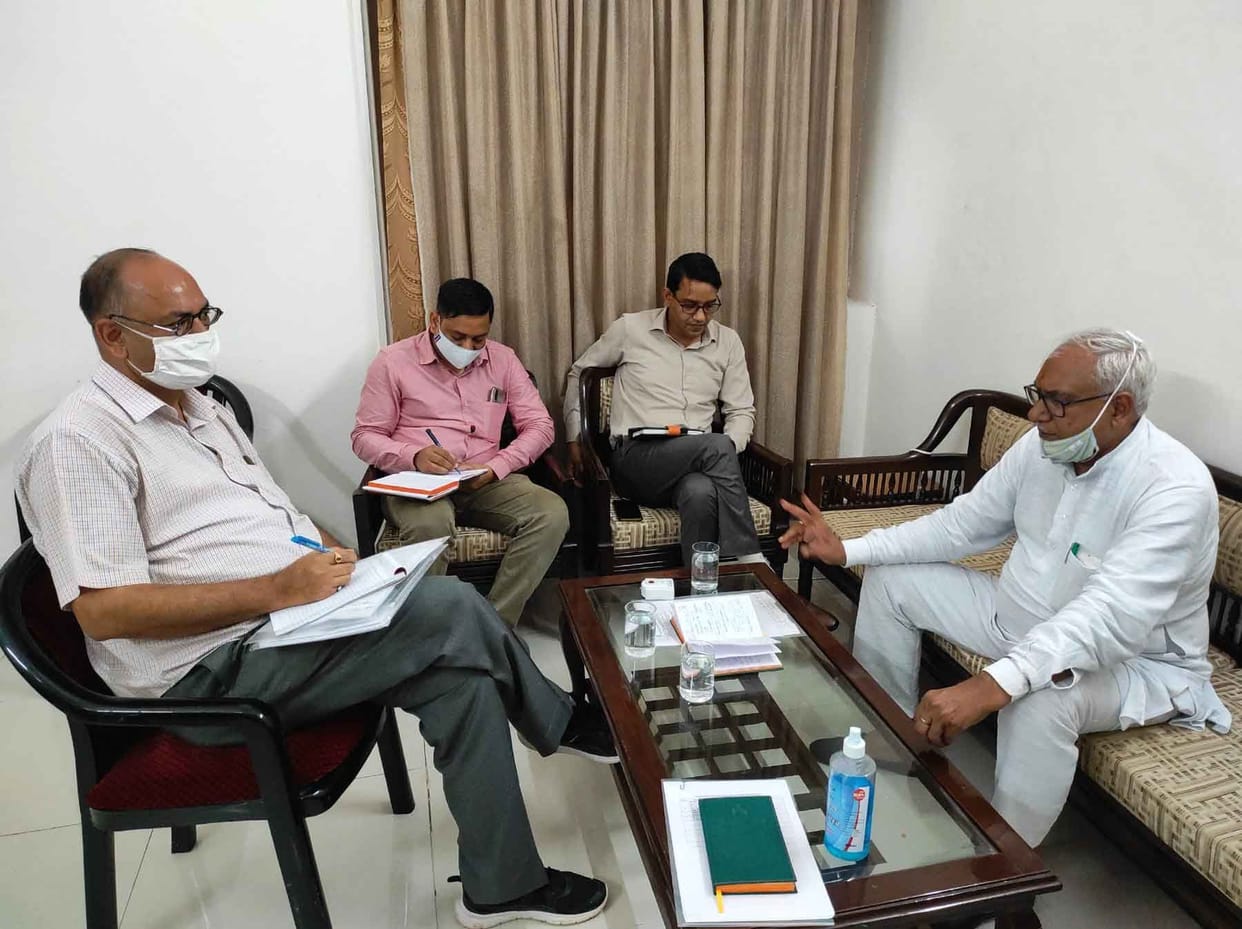 Complit the road construction work : Minister