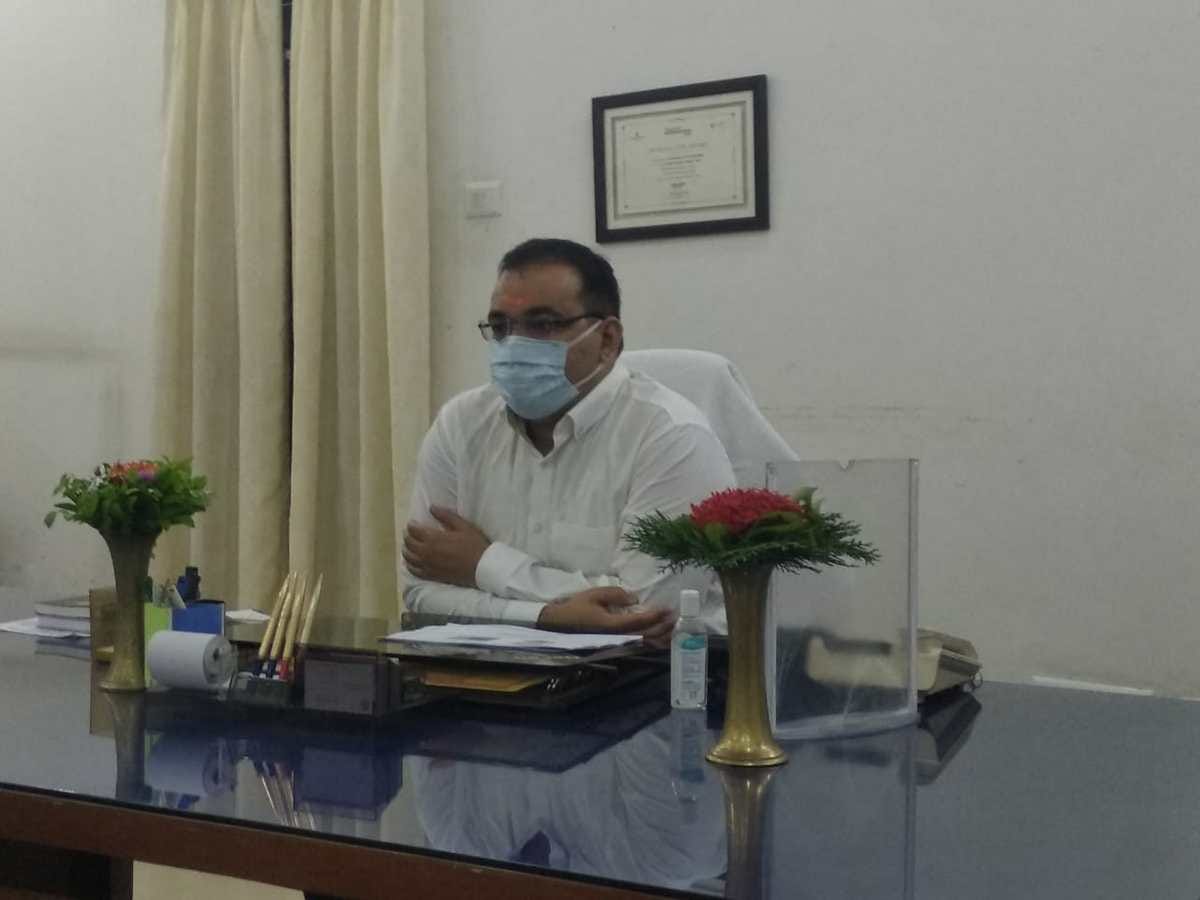new municipal commissioner took charge in varanasi 