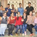 रिजल्ट से खुश हुए विद्यार्थी