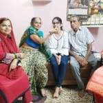 अपने परिवार के साथ अदिती गुप्ता
