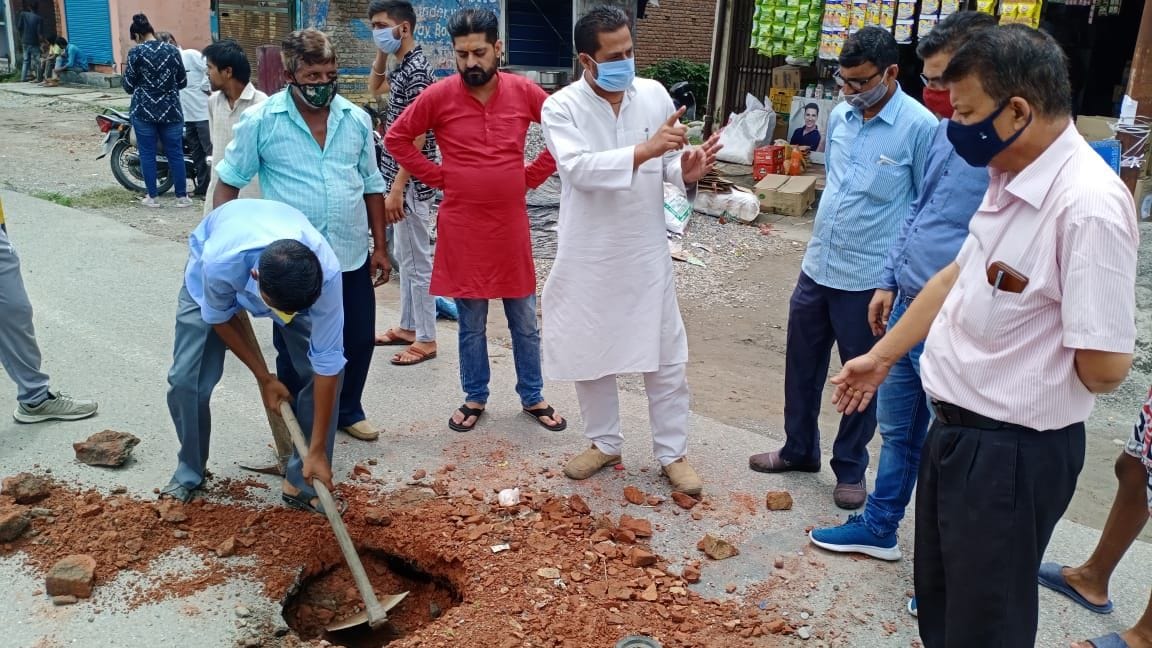 Repair of damaged drinking water line started