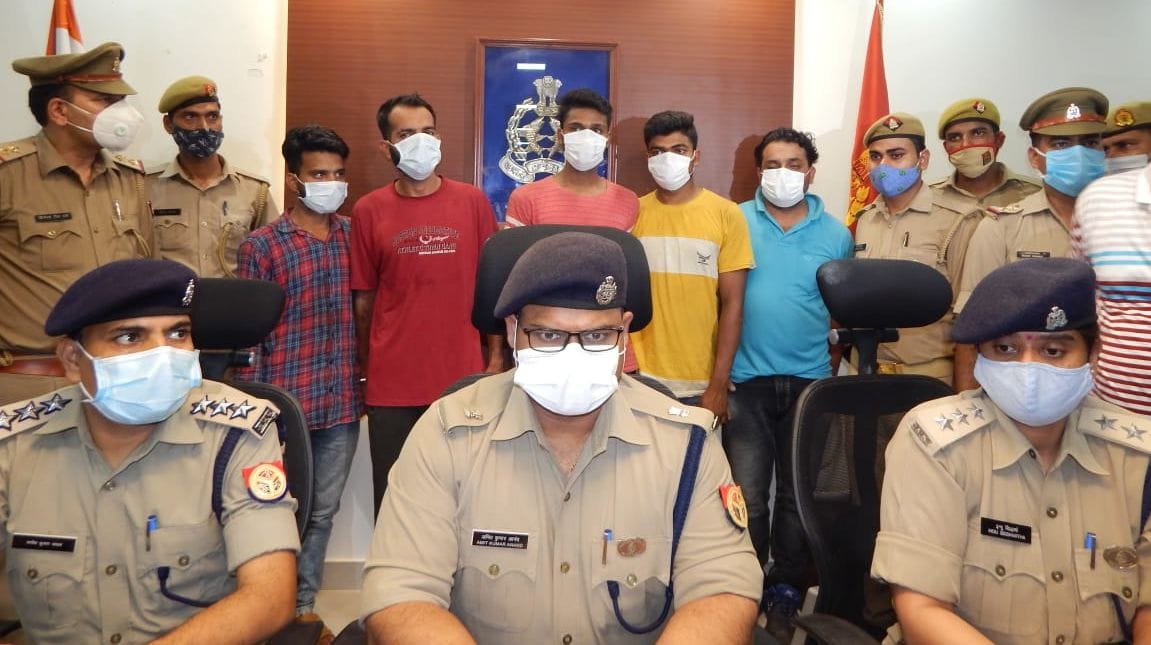 Sanjay Dutt's dialogue by placing cartridges in front, five accused including son of former councilor arrested