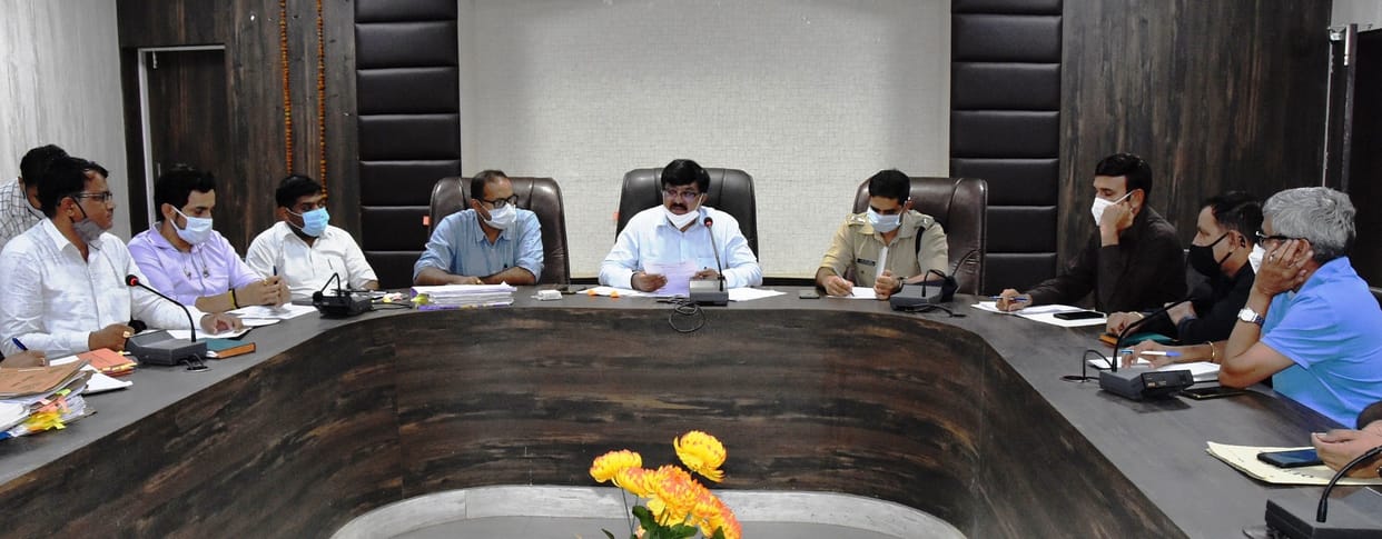 DC warn officers that take action against illegal mining