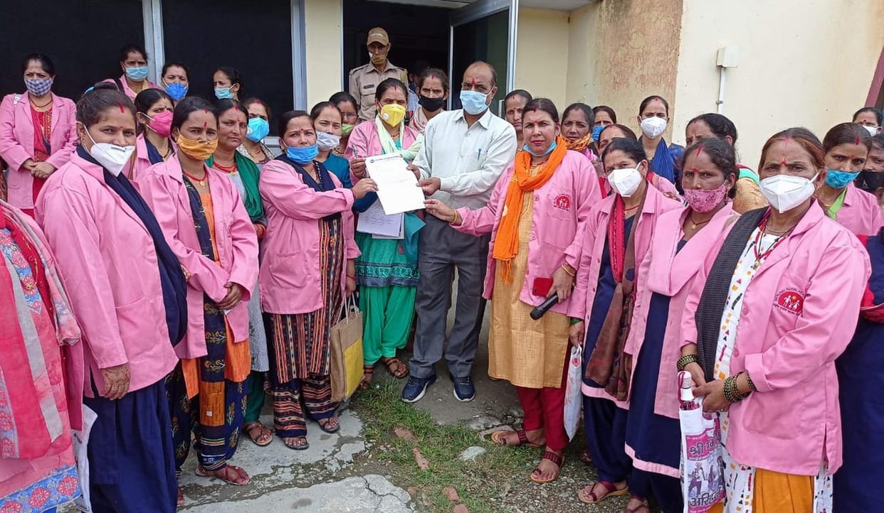 Asha workers protest in utterkashi