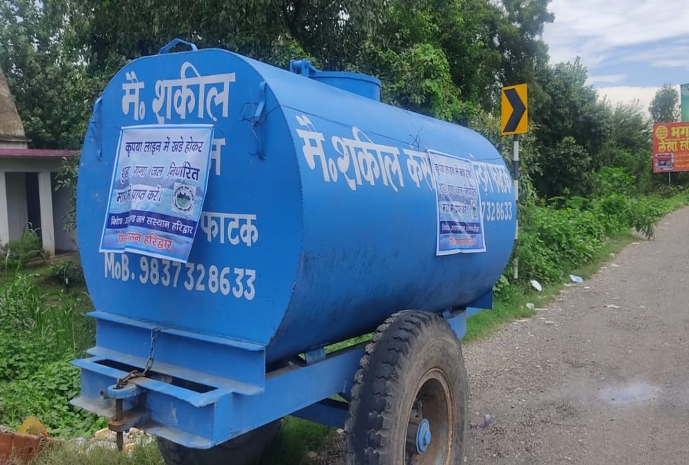 Kanwar Yatra postponed: 300 Kanwariya took Gangajal from haridwar border area photos