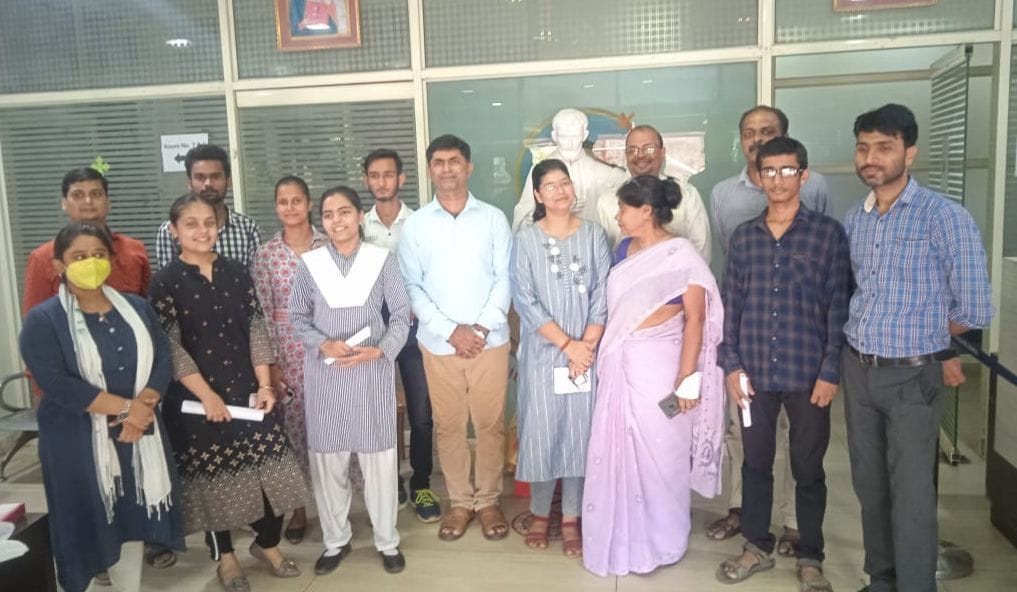1700 students of CBSE passed, happy faces
