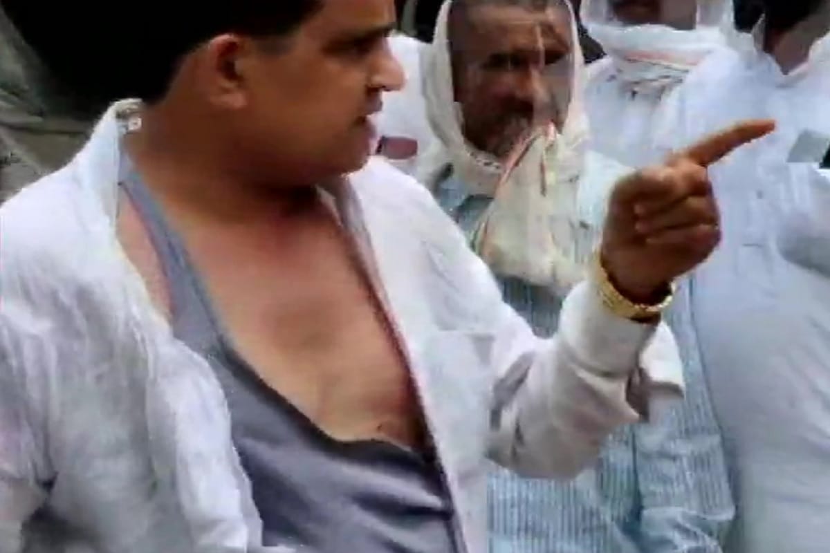 Farmers protesting in Sri Ganganagar tore the clothes of BJP leader Kailash Meghwal