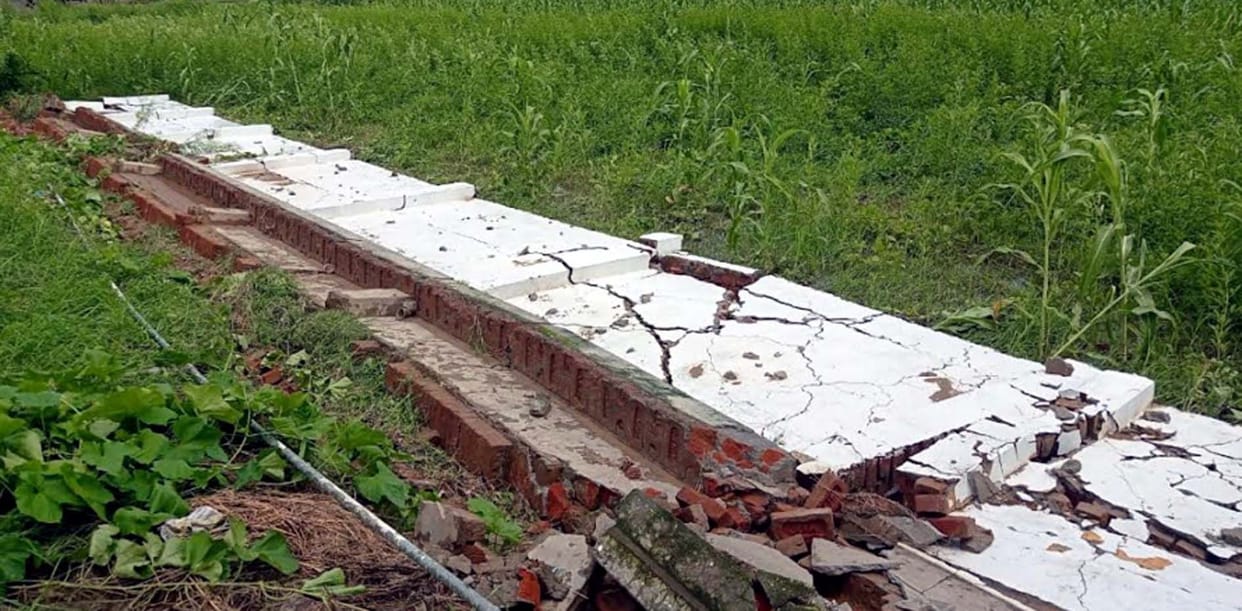 Cold store wall collapsed due to lightning, narrow survivors