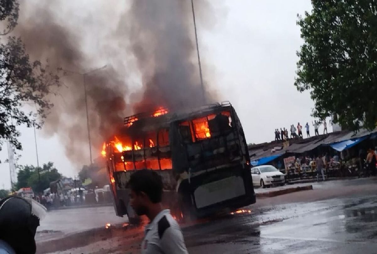 sleeper bus catches fire after tire burst on Agra Gwalior highway