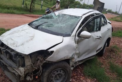 sleeper bus catches fire after tire burst on Agra Gwalior highway