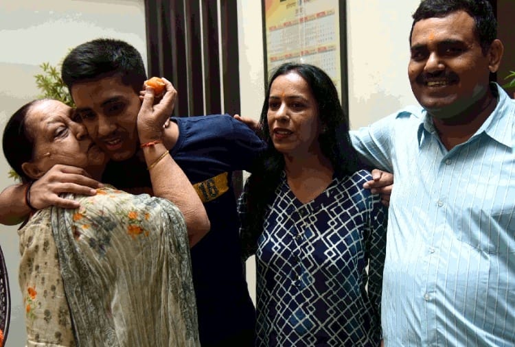 Hiteshwar of Panchkula tops All India in Humanities in CBSE 12th result