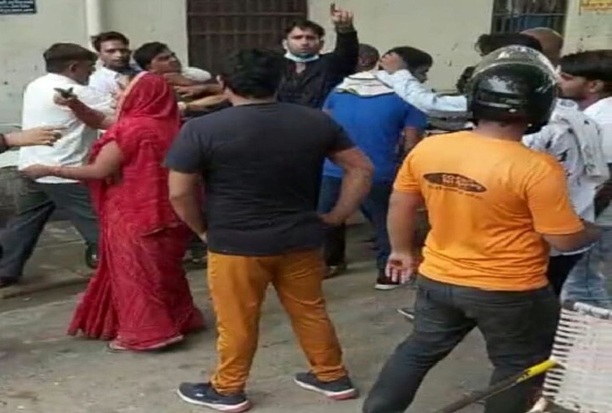 in-laws family members and daughter-in-law clashes in Agra Collectorate