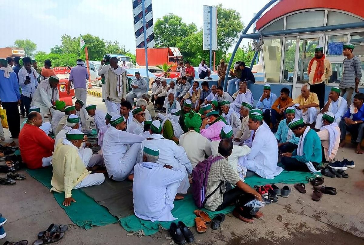 bku farmers protest on yamuna expressway in mathura