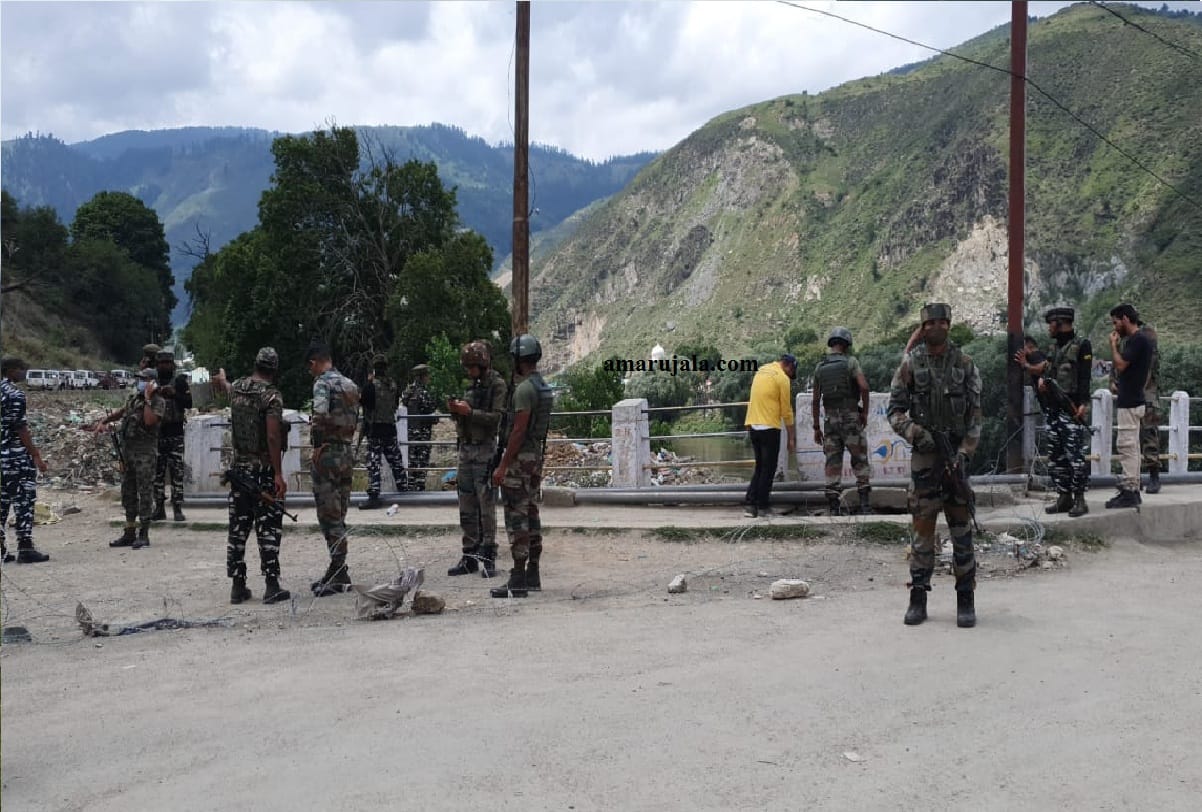 grenade attack in Baramulla jammu kashmir CRPF jawans and civilian injured