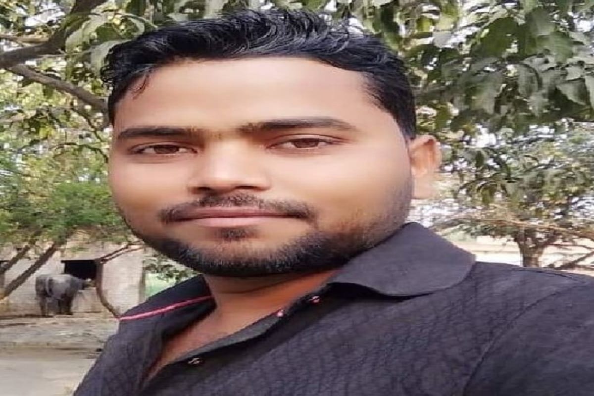 After a dispute with his wife, the advocate committed suicide by hanging in Jaunpur