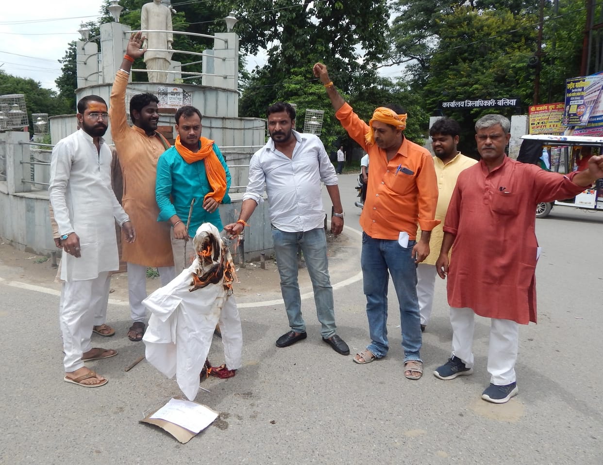Minister of State's effigy burnt, resignation letter sent