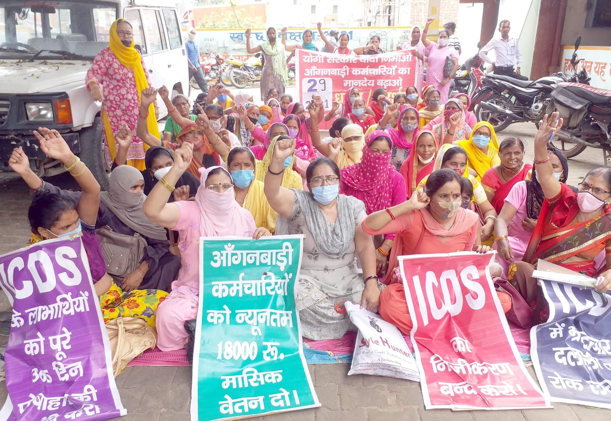protest of anganwadi worker in sambhal
