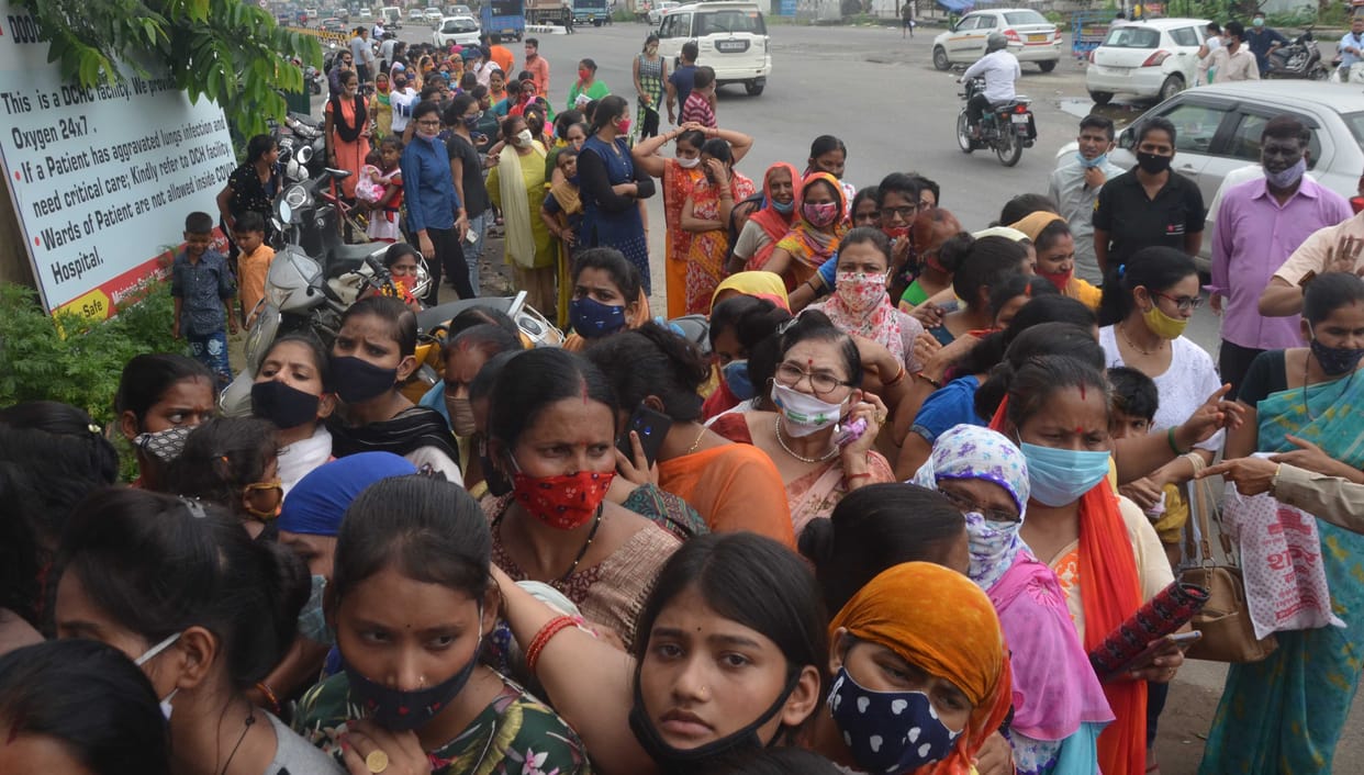 Crowd gathered at vaccination centers, broken covid rules