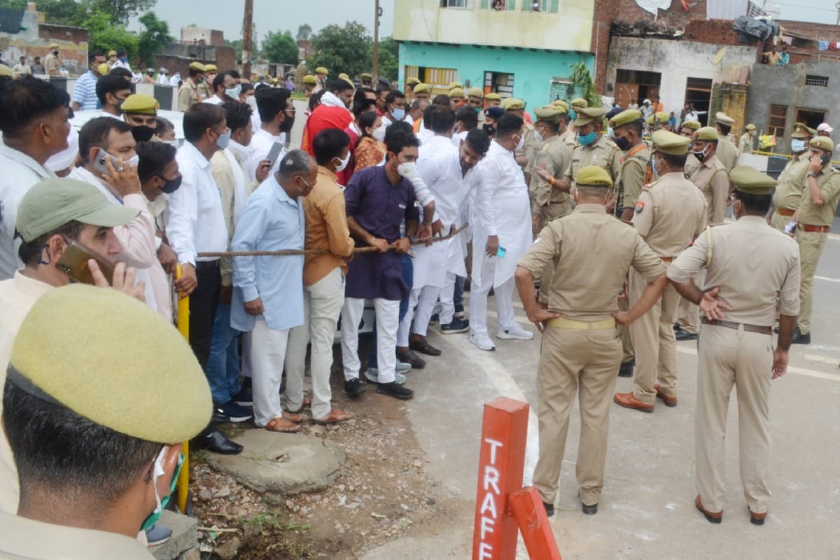 Baghpat News: BJP workers  have not met with Chief Minister Yogi Aditayanath by police and see photos of ruckus