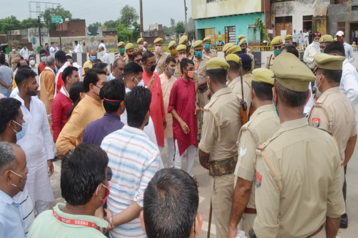 Baghpat News: BJP workers  have not met with Chief Minister Yogi Aditayanath by police and see photos of ruckus