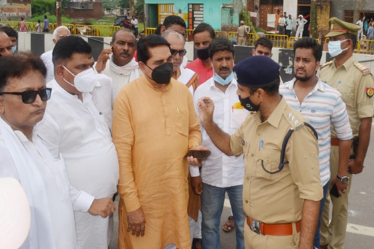 Baghpat News: BJP workers  have not met with Chief Minister Yogi Aditayanath by police and see photos of ruckus