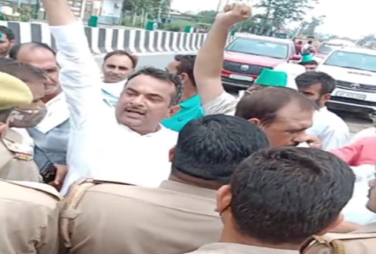 Baghpat News: The RLD workers have not met with Chief Minister by police and they have ruckus in highway and see photos