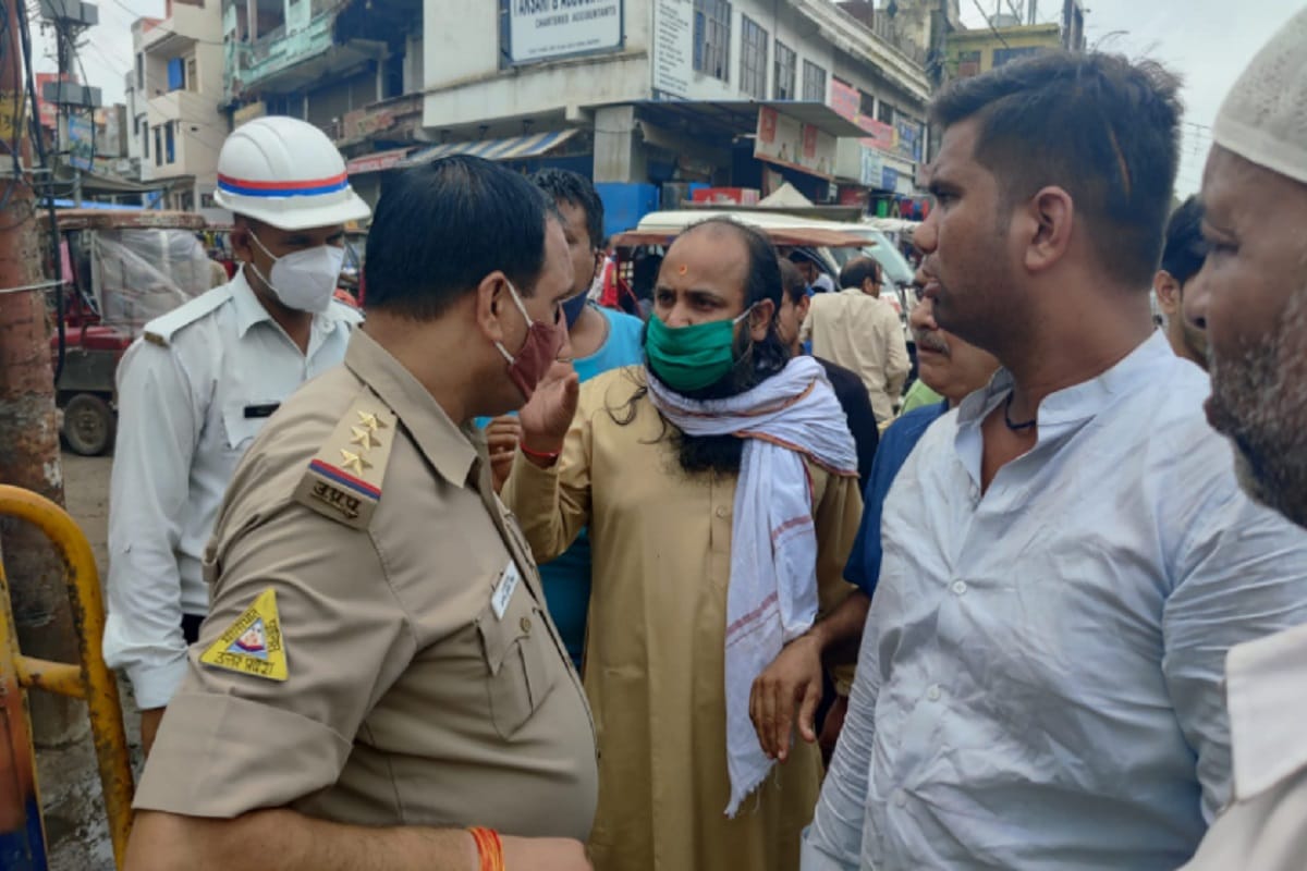 Meerut News: There have jam in many places in the city and the traders created ruckus
