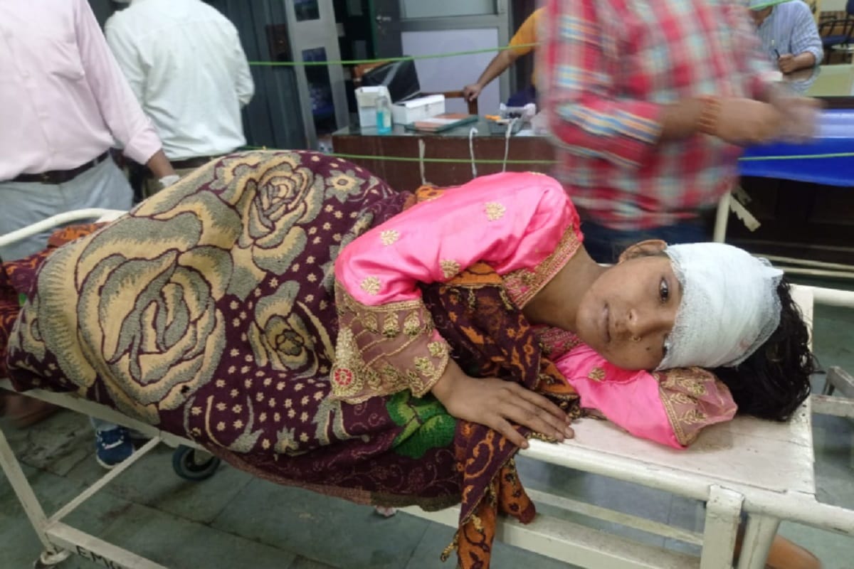 UP News: Two house roofs fall during rain and three died and 11 people injured and see photos