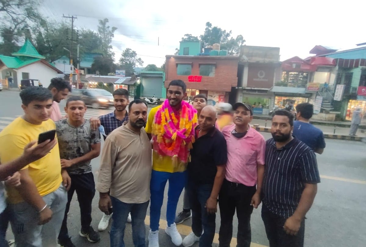 boxer ashish chaudhary reached home town in mandi himachal pradesh