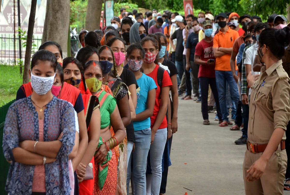 People come for corona vaccination in Barabanki.