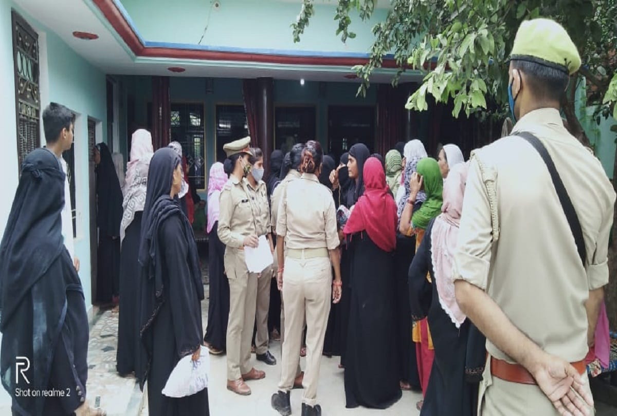 Youth absconding after strangling his wife in Prayagraj